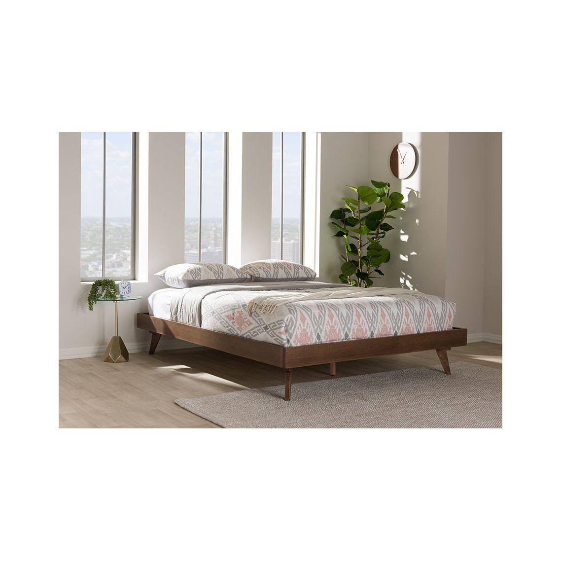 Solid Wood Bed Frame Full / Walnut Brown U355728