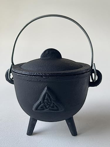 Cast Iron Cauldron with Lid and Handle L427123