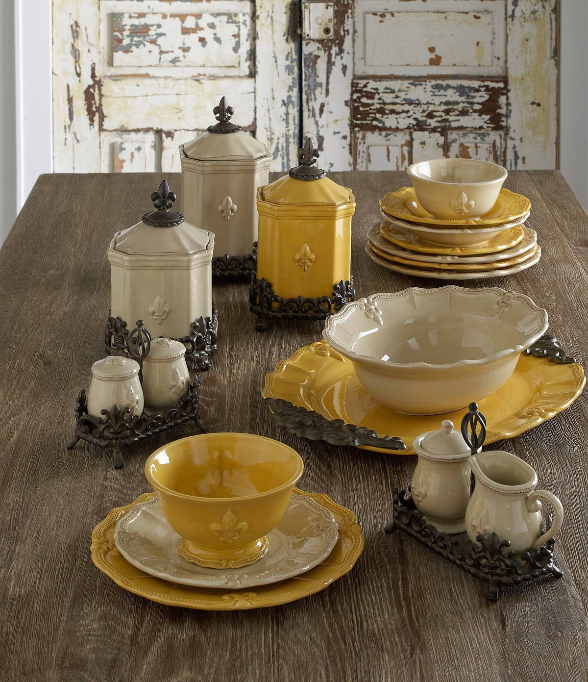 Fleur-de-lis Canister M114290