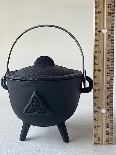 Cast Iron Cauldron with Lid and Handle L427123