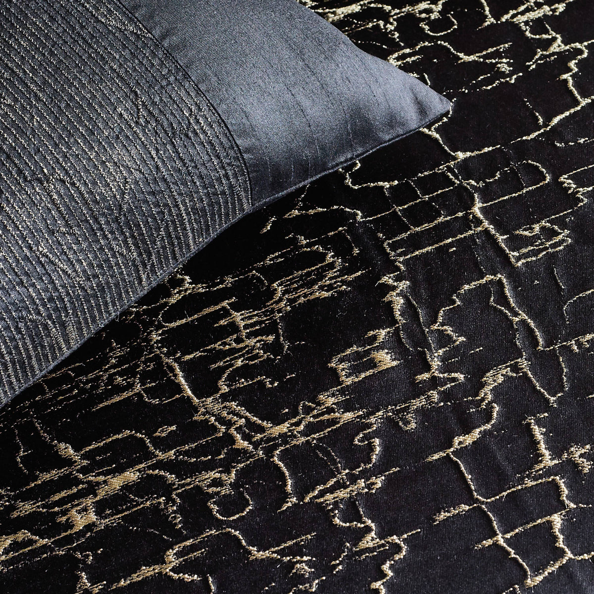 Onyx Standard Sham - Black M1371