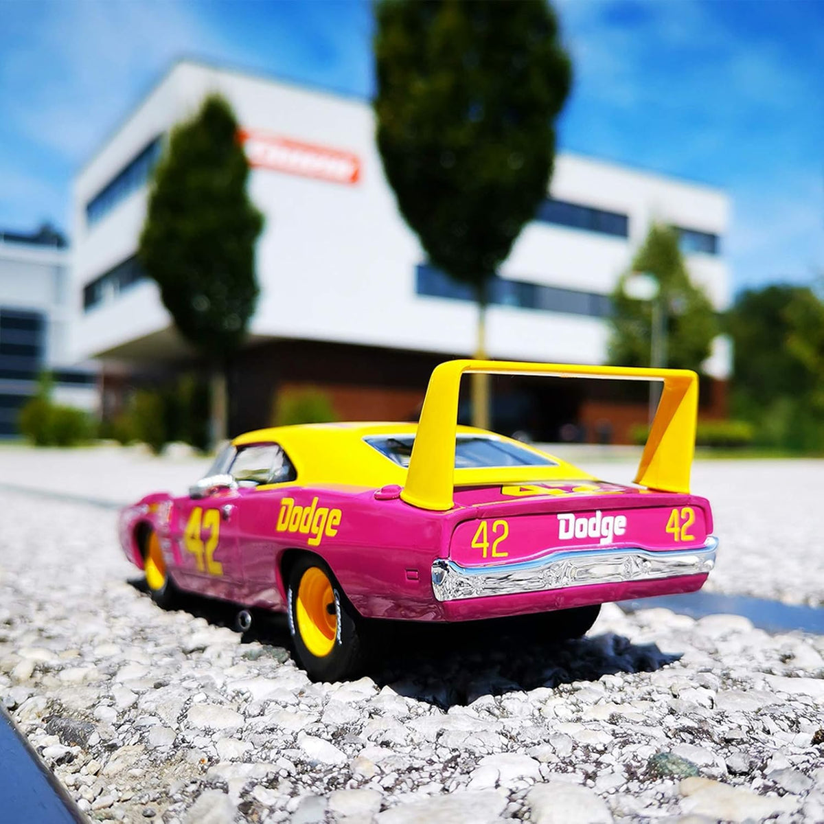 1:32 Scale Digital Slot Car T604187