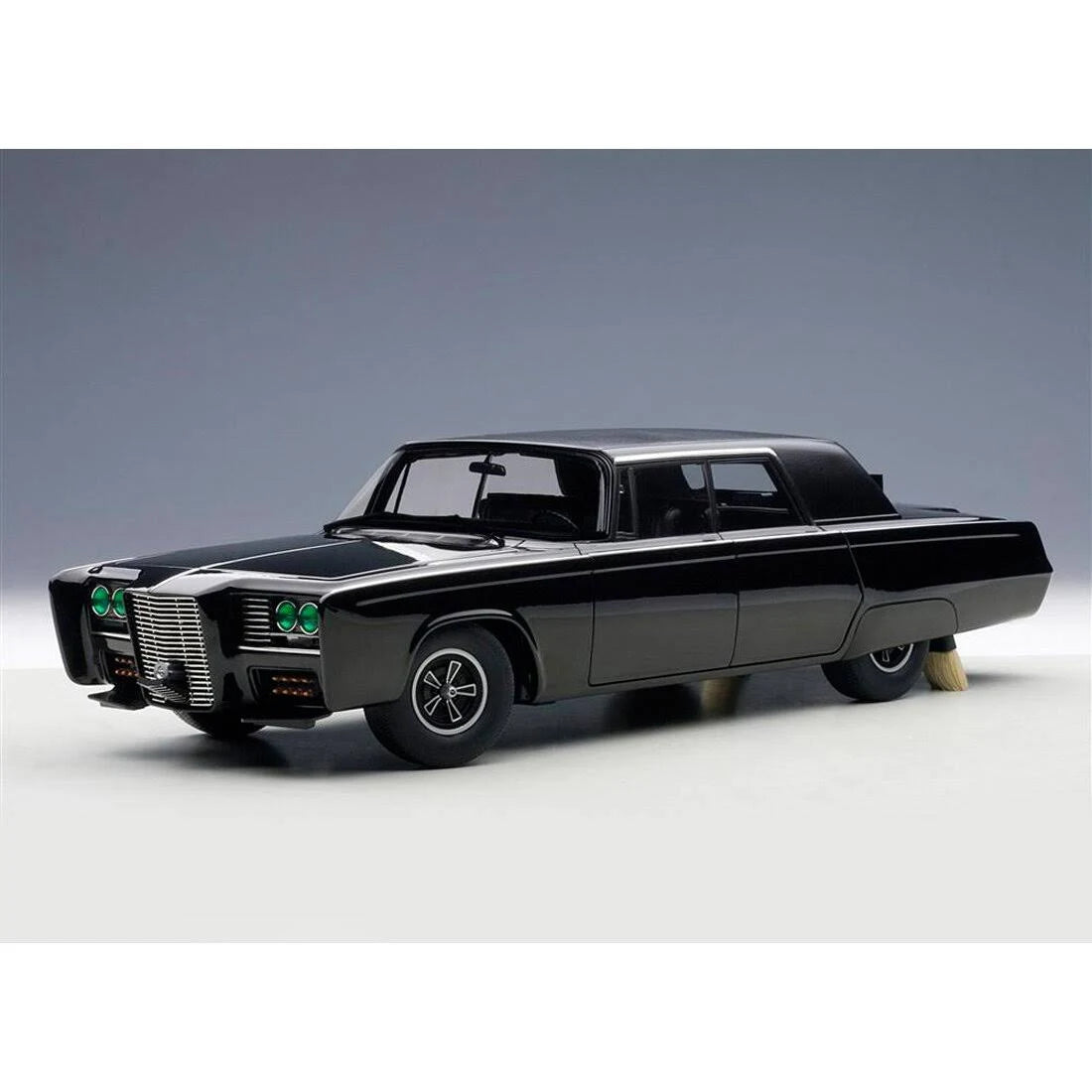 Black 1/18 Diecast Model Car D6906