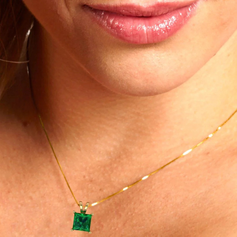 18K Yellow Gold Pendant with 16" Chain A520