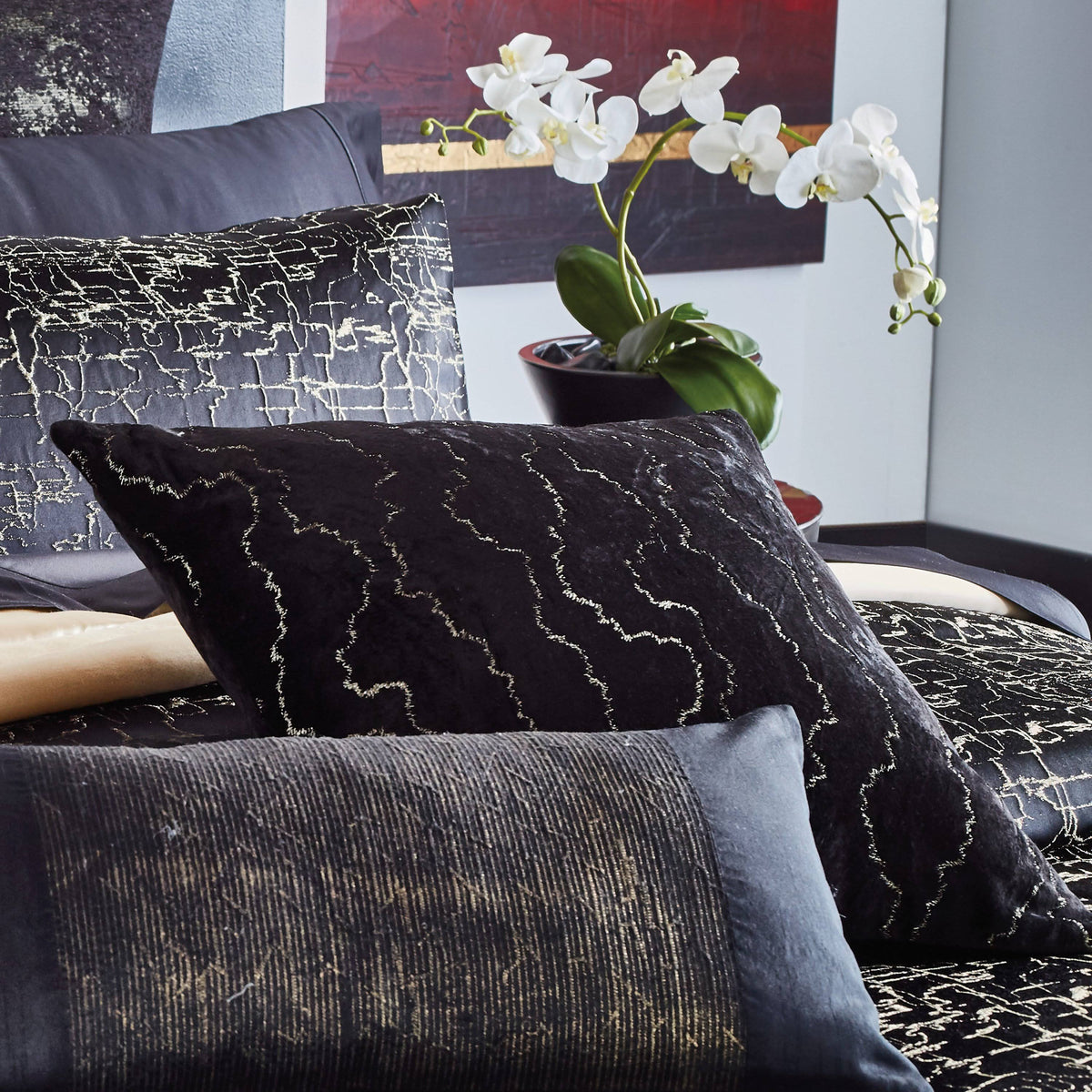 Onyx Standard Sham - Black M1371