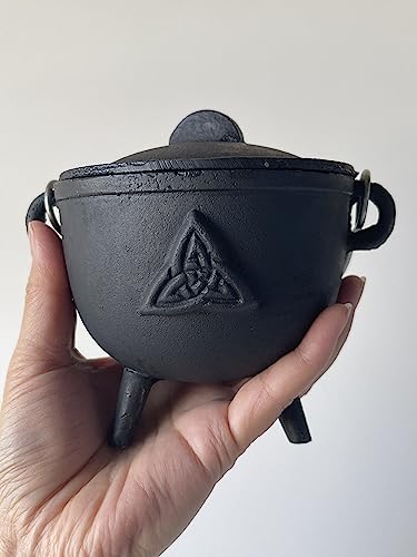 Cast Iron Cauldron with Lid and Handle L427123