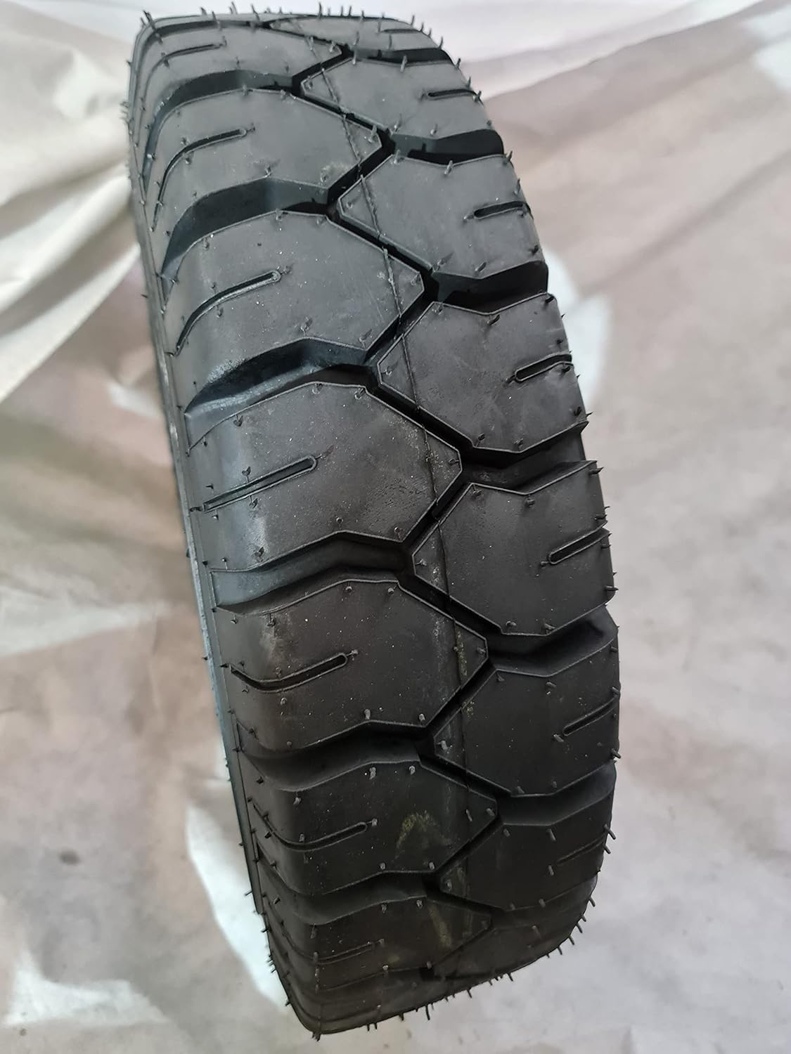 6.50-10 12 Ply Forklift Tire O17541
